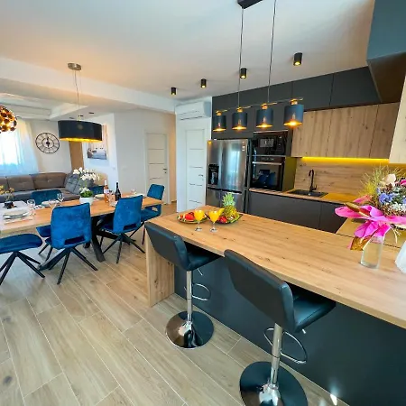 Luxury Penthouse Skyview Lejlighed